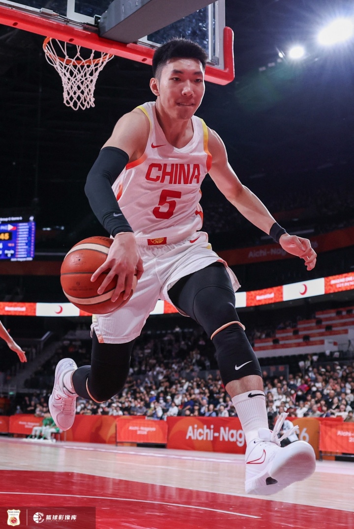 媒体人：廖三宁打核心不扛压 现在的中国男篮是平民球队